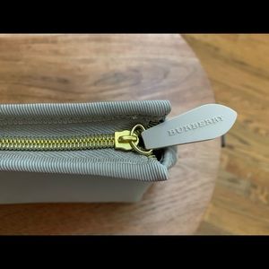 BURBERRY 👀 cosmetics bag